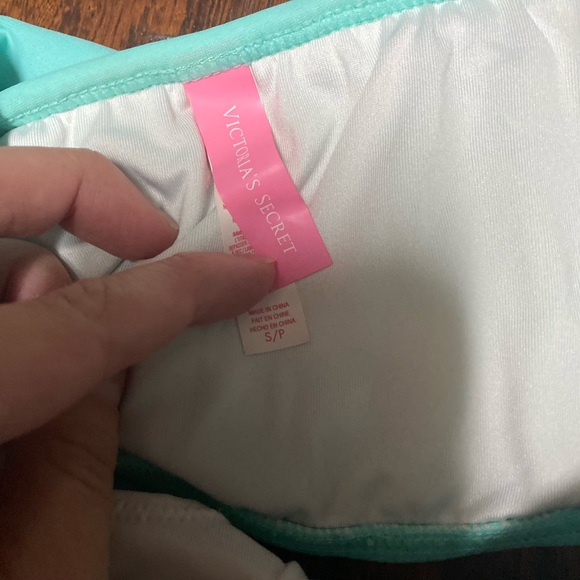 VS swimsuit - Picture 3 of 3